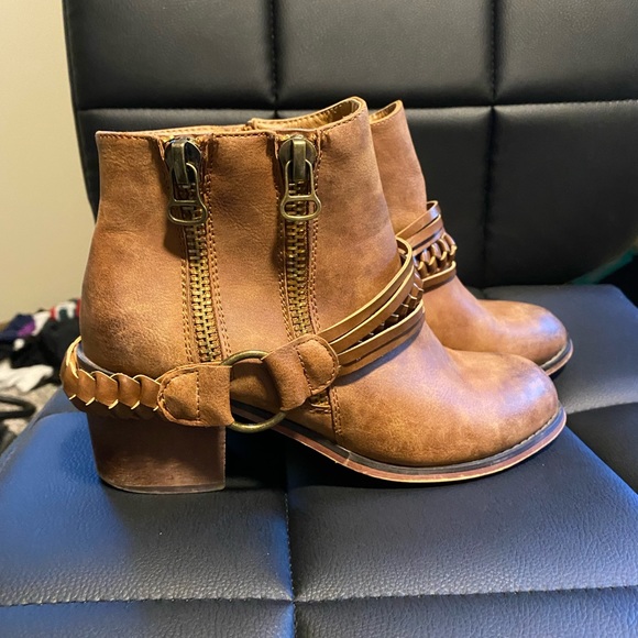 New Size 7 Ankle Booties - Picture 2 of 4